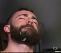 Je suce discrètement