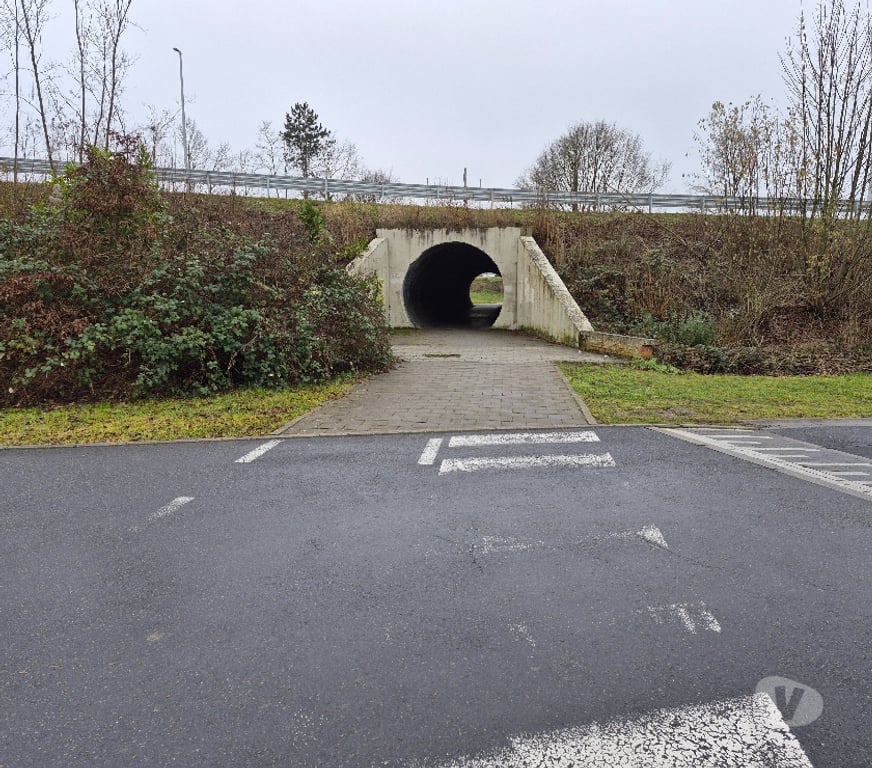 exhib Mons Ghlin - Photos Vivastreet Tunnel hyper discret ..