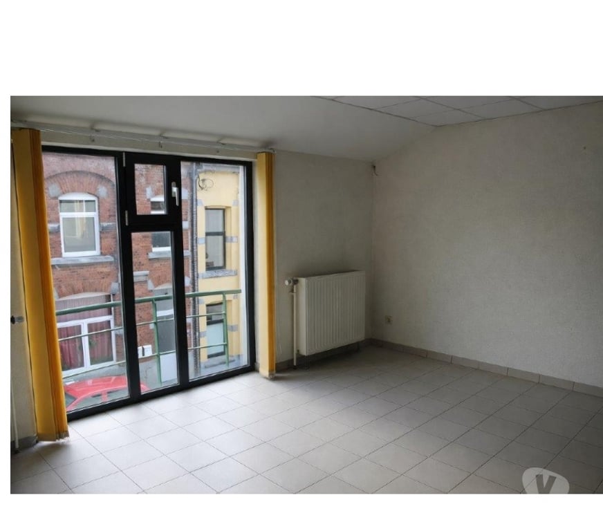 bureaux locaux Neufchâteau - Photos Vivastreet Neufchateau : bâtiment polyvalent, bureaux, garages.