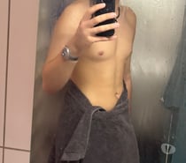 Jeune homme sexy viens chez toi faire la salope