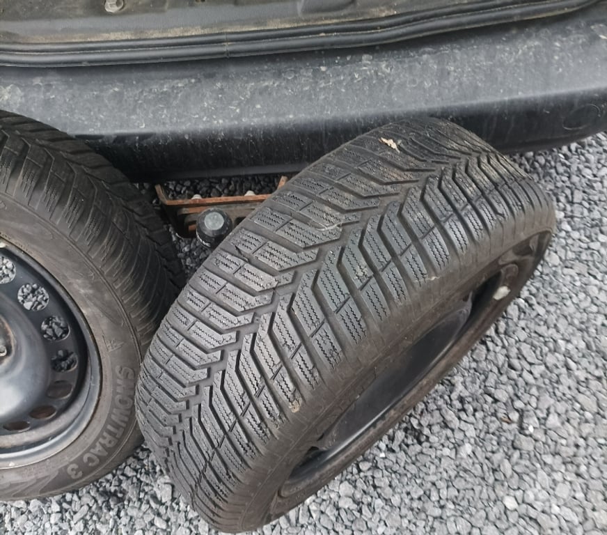 Voiture à vendre Le Roeulx - Photos Vivastreet Pneus neige montés sur jantes
