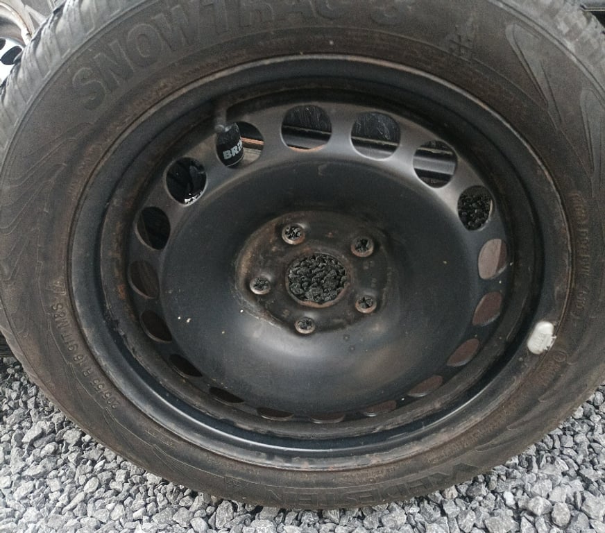 Voiture à vendre Le Roeulx - Photos Vivastreet Pneus neige montés sur jantes