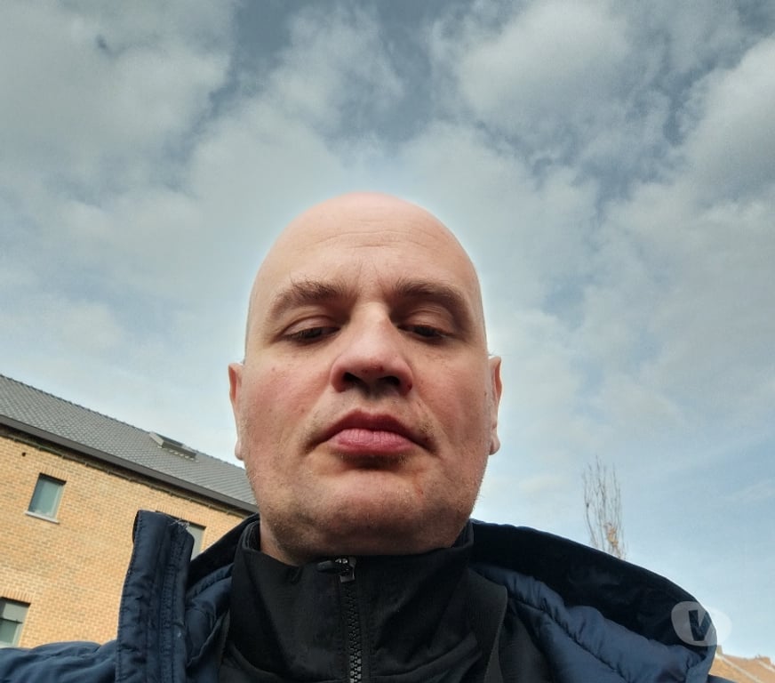 Hommes > Femmes La Louvière - Photos Vivastreet David sportif je recherche une relation sérieuse