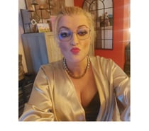 Belle trans sexy feminine blonde passive recoit