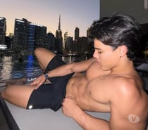 Black actif cherche trans ou hétéro curieux musclé