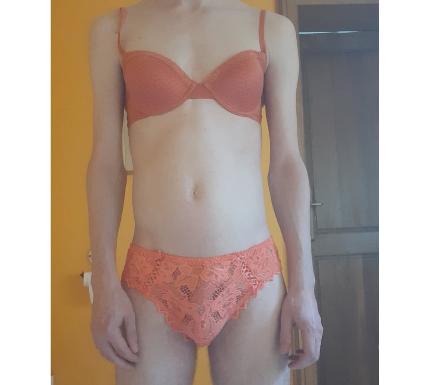 Gay Arlon Bonnert - Photos Vivastreet jh en sous-vetements feminins