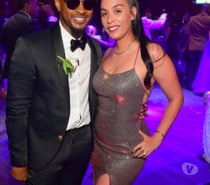 Femme européenne ou arabe pour gentleman black