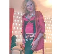 Belle trans sexy passive blonde recoit now