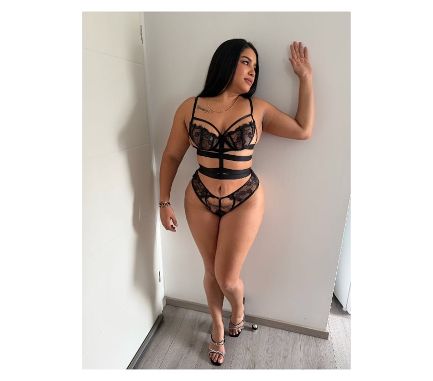 Escort Aubange Athus - Photos Vivastreet Isabella, belle brune chaude et sensuelle