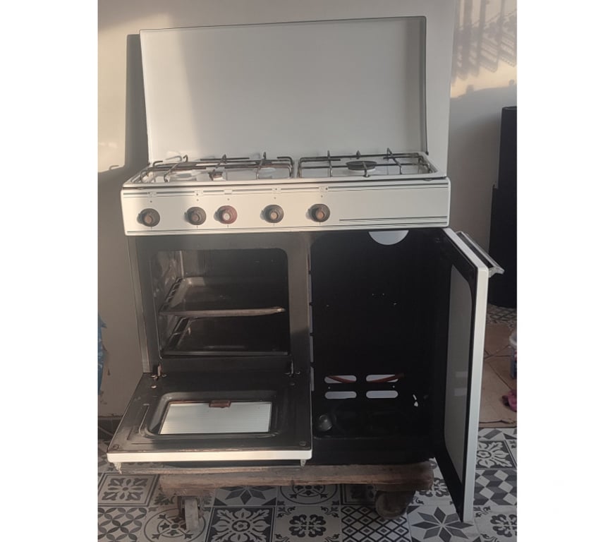 Electroménager Amougies - Photos Vivastreet Gazinière au gaz butane