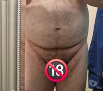 Voir 2 hommes ou travestis en pleine action