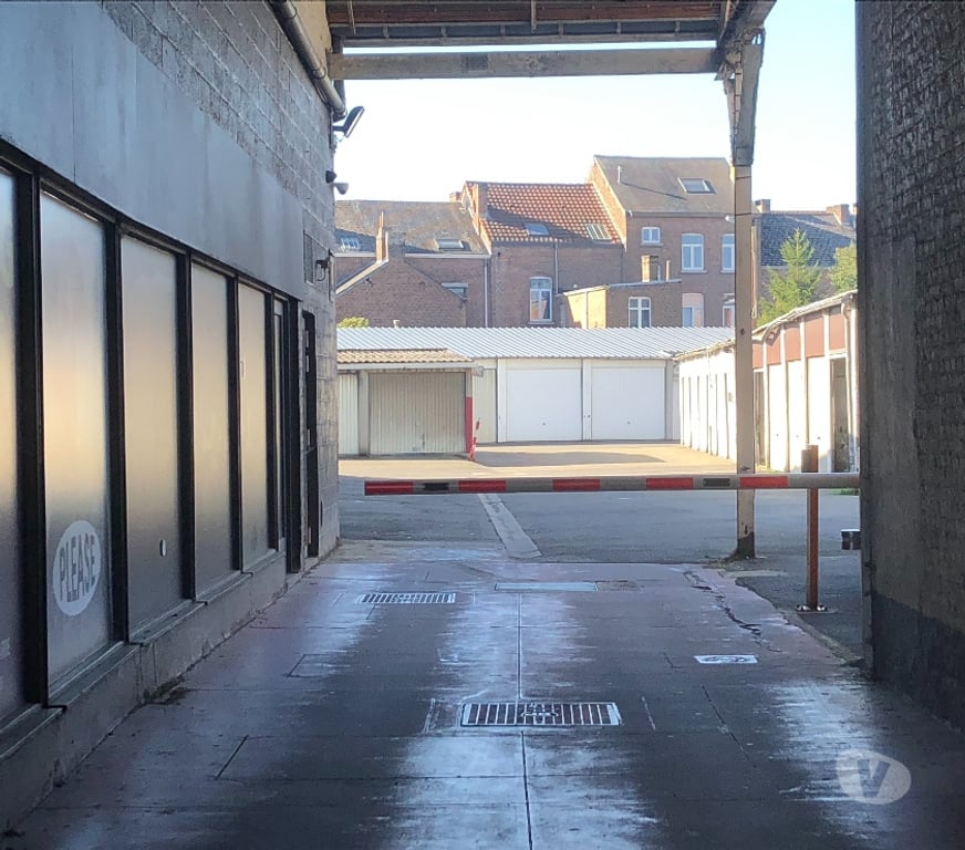 Location parking & garage Jambes Jambes-Centrum - Photos Vivastreet BOX DE GARAGE A LOUER AU CENTRE DE JAMBES