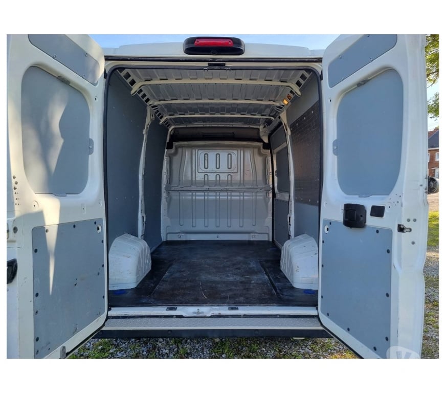 Véhicules commerciaux & utilitaires d'occasion Pont-de-Loup - Photos Vivastreet Peugeot Boxer 9 2021 L2H2 2.2hdi 136cv 46249km Airco Cruise
