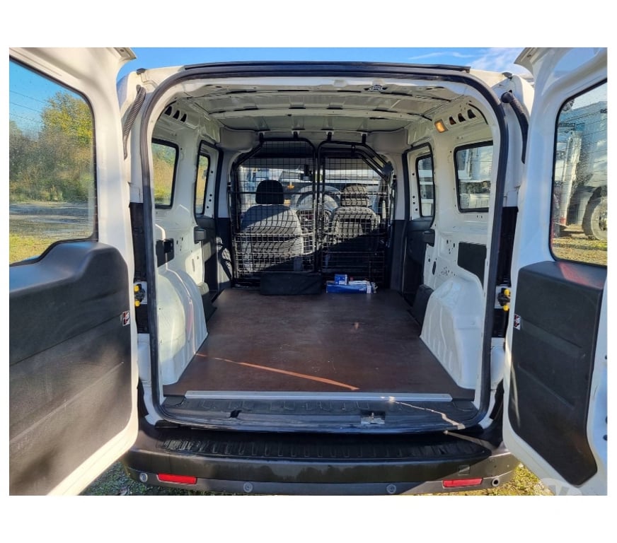 Véhicules commerciaux & utilitaires d'occasion Pont-de-Loup - Photos Vivastreet Fiat Doblo maxi long châssis 2017 euro6 1.3jtd 95cv 99090km