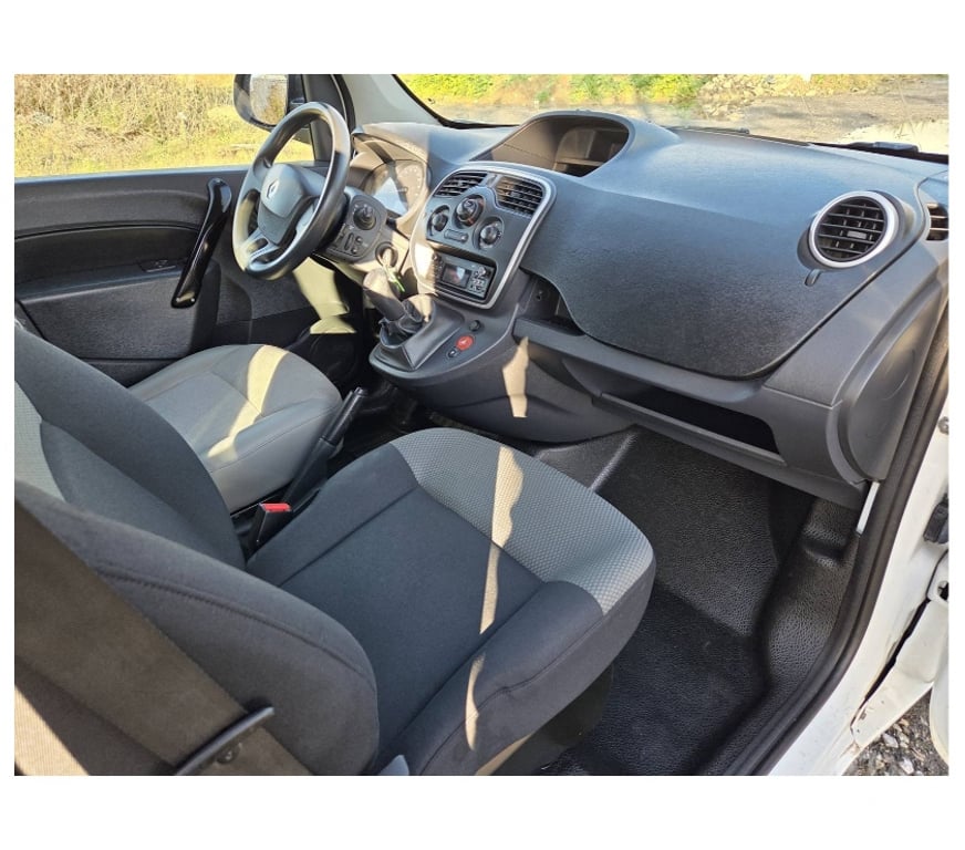Véhicules commerciaux & utilitaires d'occasion Pont-de-Loup - Photos Vivastreet Renault Kangoo 2018 double cabine 109539km 1.5dci 90cv EU6
