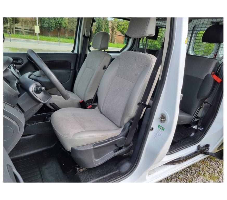 Véhicules commerciaux & utilitaires d'occasion Pont-de-Loup - Photos Vivastreet Renault Kangoo 2018 double cabine 136.300km 1.5dci 90cv EU6