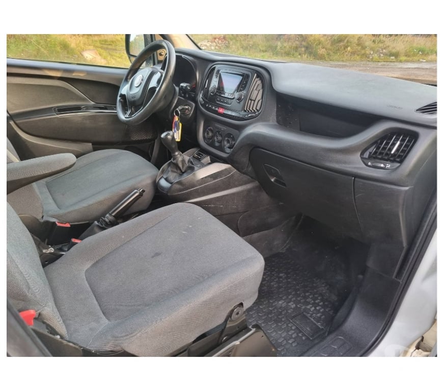 Véhicules commerciaux & utilitaires d'occasion Pont-de-Loup - Photos Vivastreet Fiat Doblo L2 long châssis 7 2017 Euro6 1.3jtd 95cv 93740KM