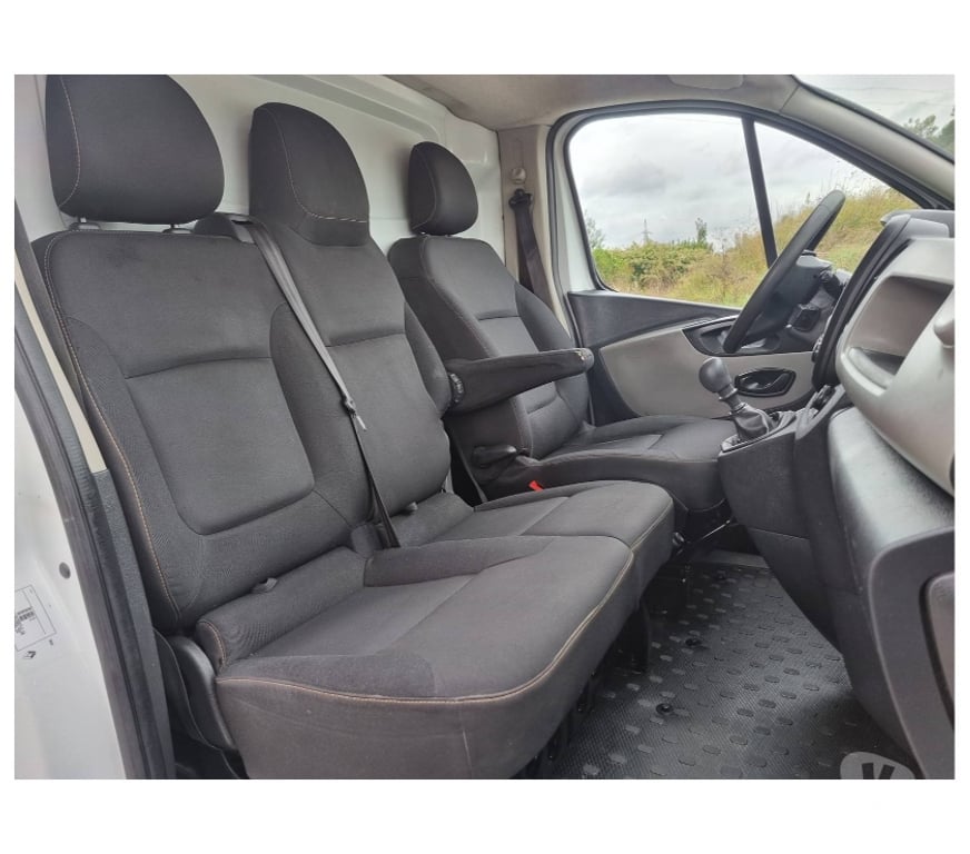 Véhicules commerciaux & utilitaires d'occasion Pont-de-Loup - Photos Vivastreet Renault Trafic 10 2018 L1h1 91014km 1.6dci 95cv 70kw airco