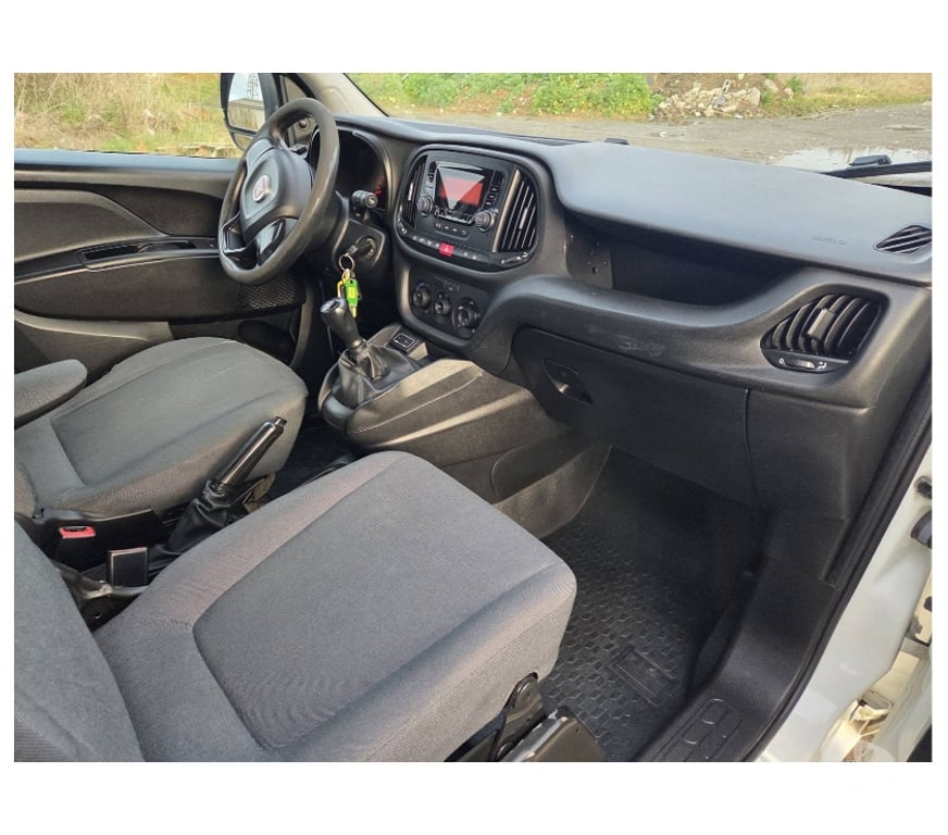 Véhicules commerciaux & utilitaires d'occasion Pont-de-Loup - Photos Vivastreet Fiat Doblo L2 long châssis 7 2017 Euro6 1.3jtd 95cv 98585KM