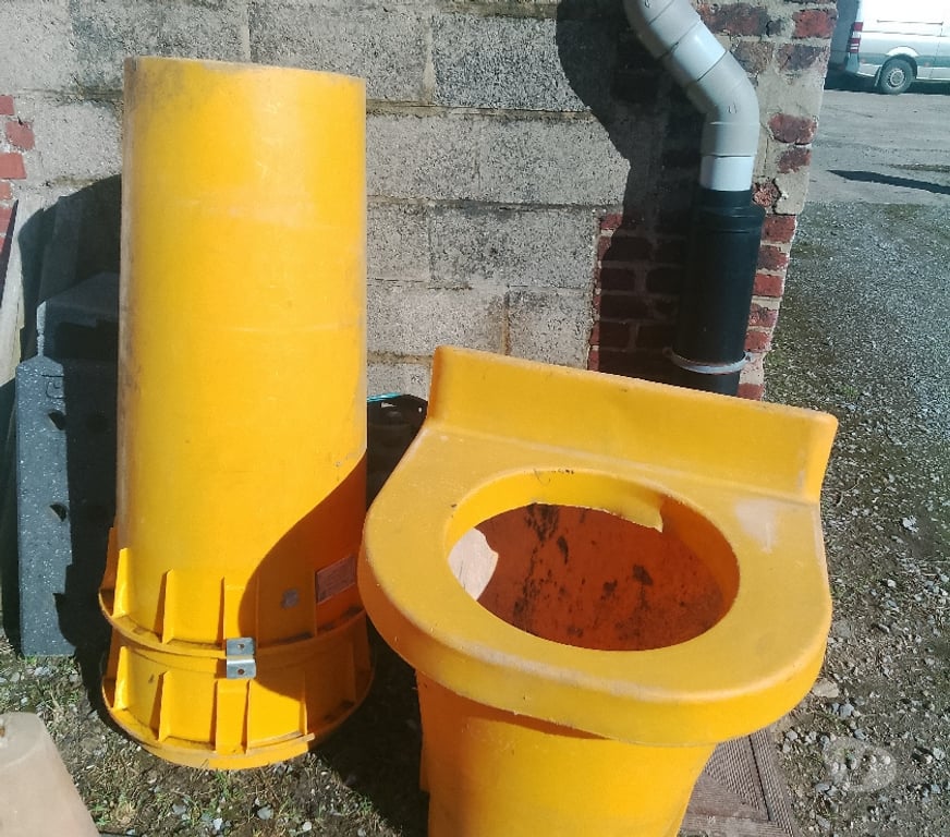  Frasnes-lez-Gosselies - Photos Vivastreet Echafaudage isolant façade et goulotte d'évacuation