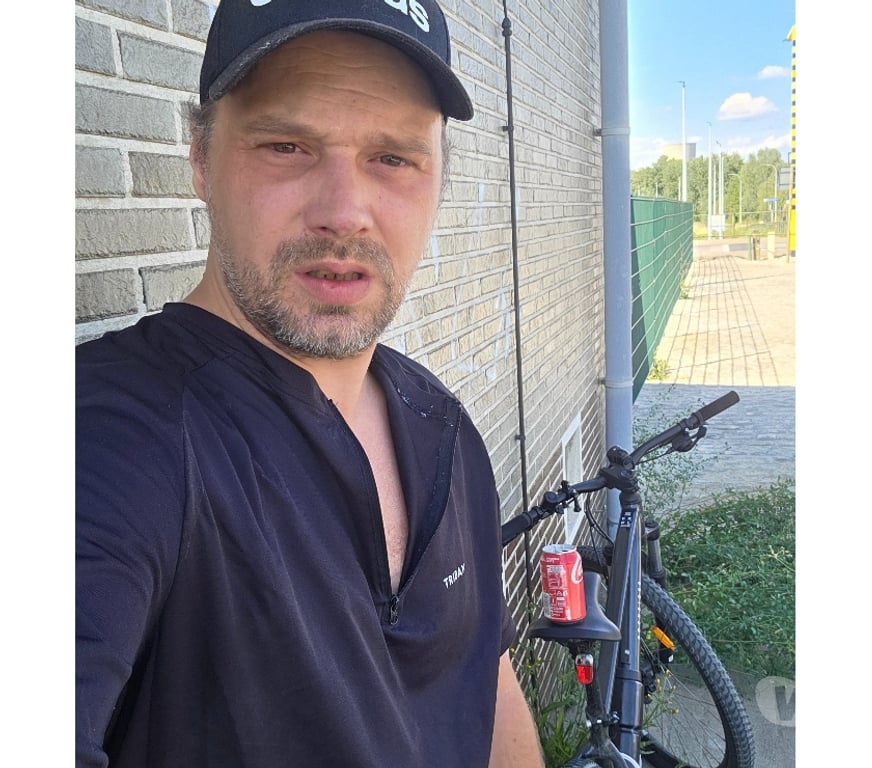 exhib Molenbeek-Saint-Jean - Photos Vivastreet Recherche plan rencontre et nouvelle connaissance