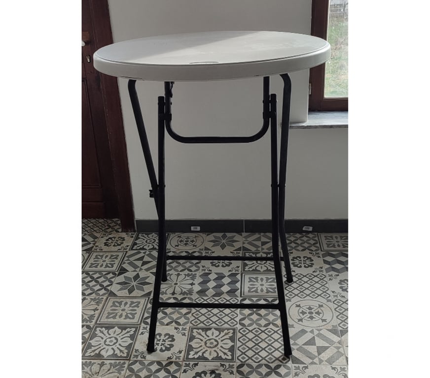 Meubles & Décoration Amougies - Photos Vivastreet Table de bar à cocktail