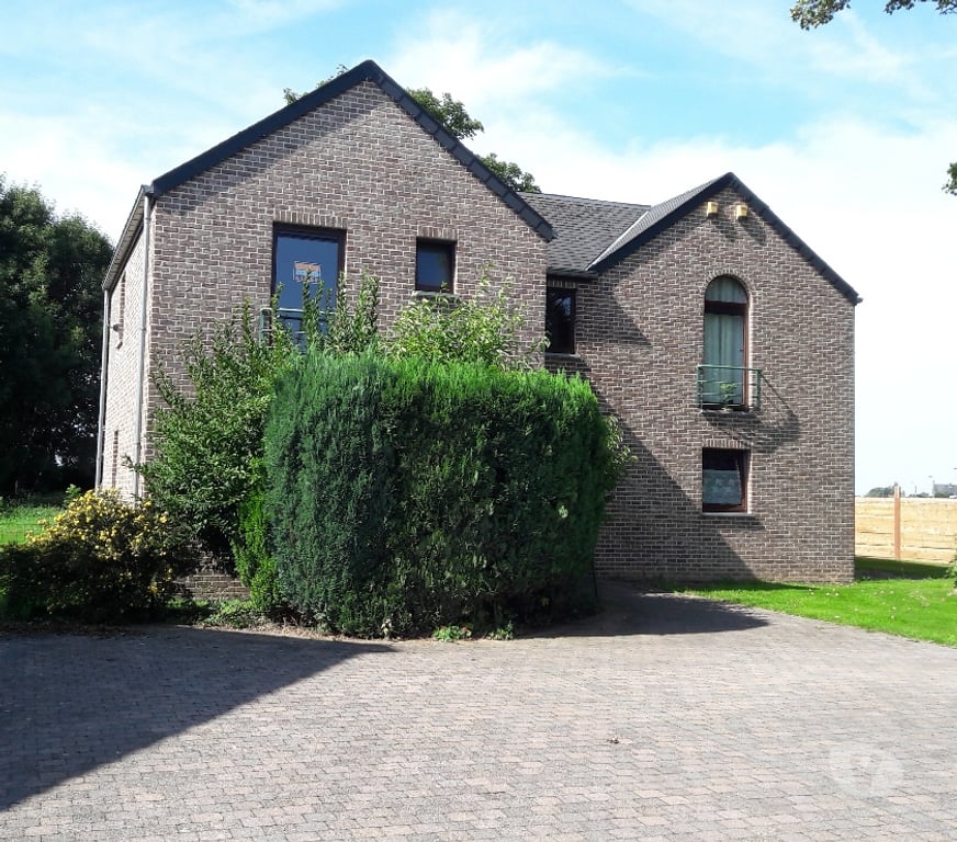 Location appartement Fexhe-le-Haut-Clocher - Photos Vivastreet APPARTEMENT A LOUER au RDC 40m² avec jardin - libre en mars