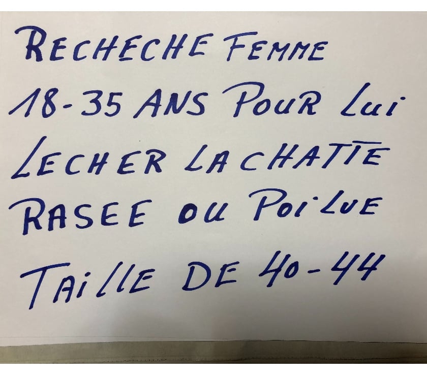 Recherche femme pour lui lécher la chatte rasée, poilue