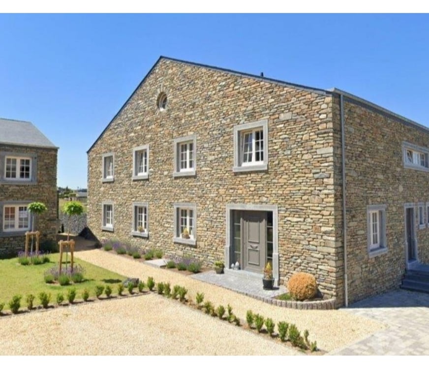 Maisons a louer Bertrix - Photos Vivastreet Jéhonville : maison en pierres, 2ch, 2sdb, terrasse.