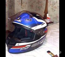 A vendre casque shark tout neuf , cause moto vendue
