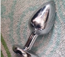 Qui veut mon petit plug dans le ...