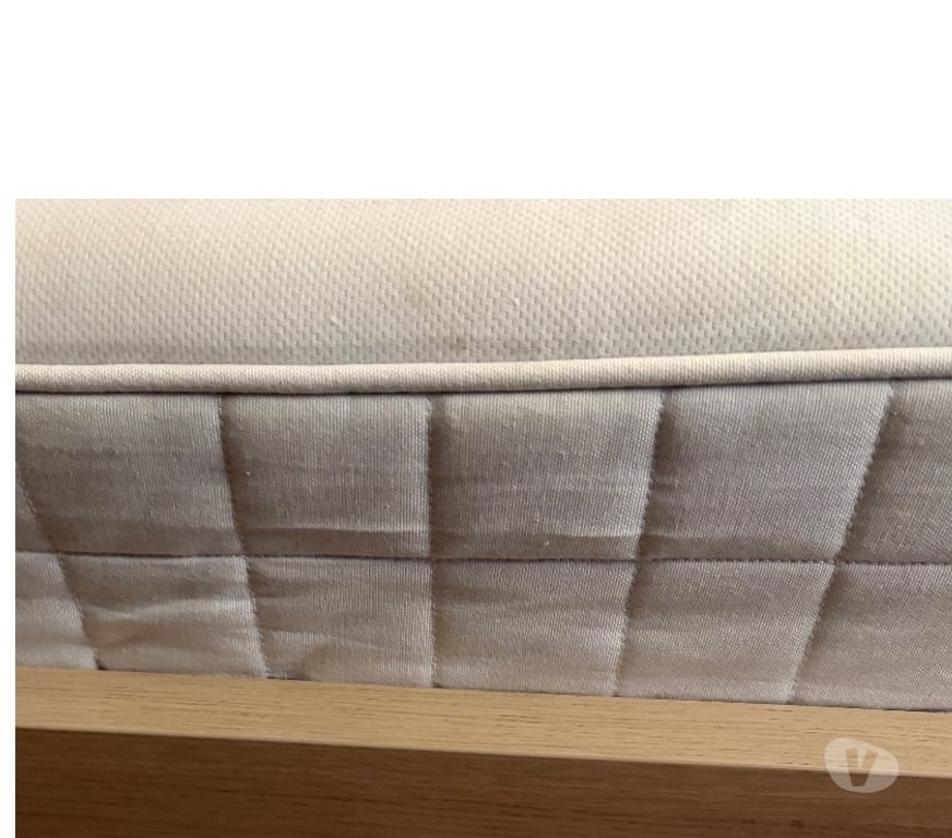 Meubles & Décoration Etalle Etalle-Centrum - Photos Vivastreet Lit complet disponible possible avec ou sans matelas