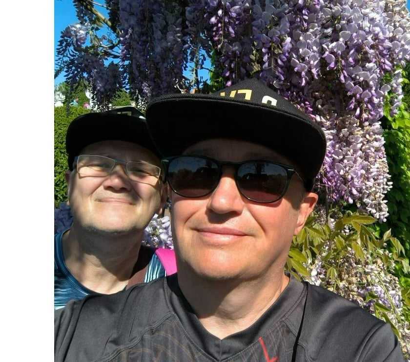 en recherche d'un voyeur gay ou bi