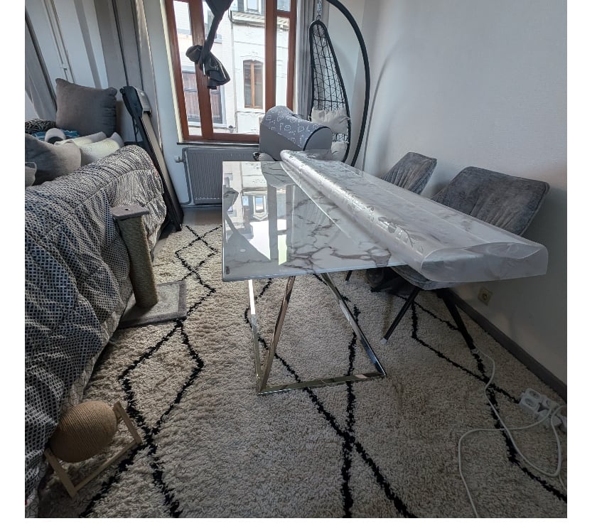 Meubles & Décoration Liège Liège-Centrum - Photos Vivastreet TABLE SALLE A MANGER - En verre marbré