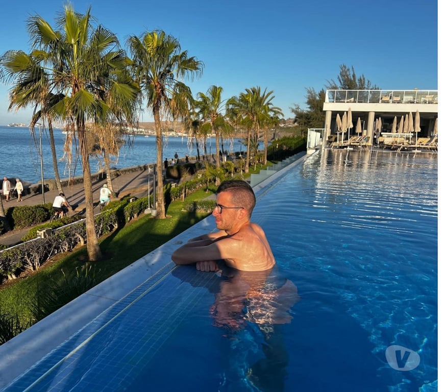 exhib Charleroi Charleroi-Centrum - Photos Vivastreet Beau jeune homme disponible pour femme