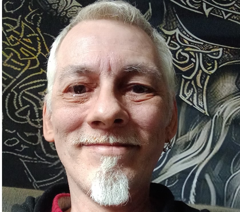 Je cherche une nana bien chaude .