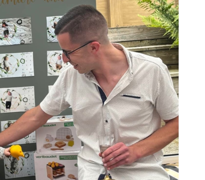 exhib Charleroi Charleroi-Centrum - Photos Vivastreet Jeune homme cherche cougar