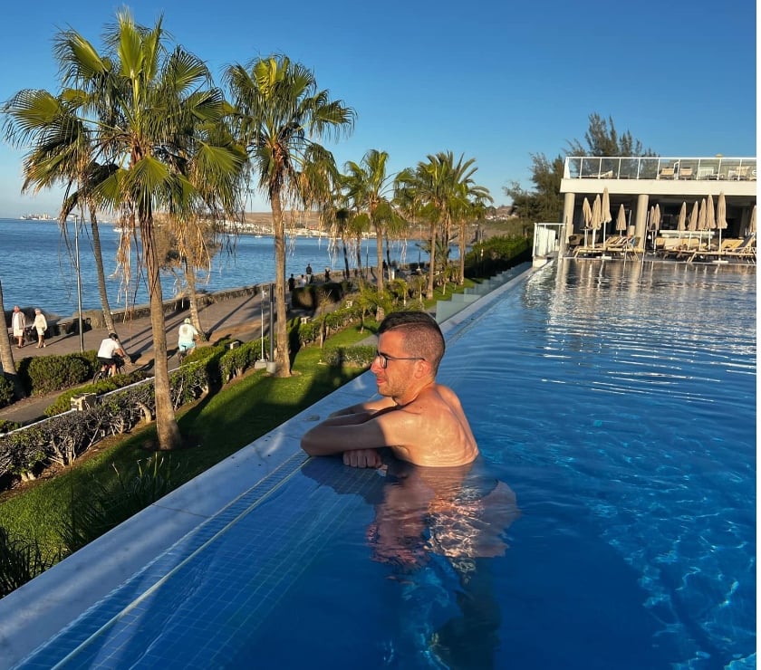 exhib Charleroi Charleroi-Centrum - Photos Vivastreet Une femme veut s’amuser avec un beau jeune homme ?