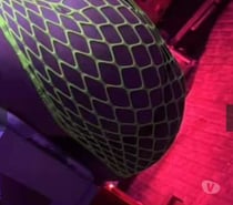 Trasv efféminé chiennes affamé de grosse bite