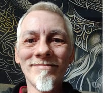 Je cherche des femme petite de taille .