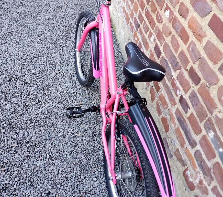 Matériel de sport Braine-le-Comte - Photos Vivastreet Vélo enfant 6 - 9 ans parfait état 6 vitesses