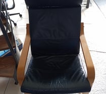Fauteuil parfait état en simili cuir noir