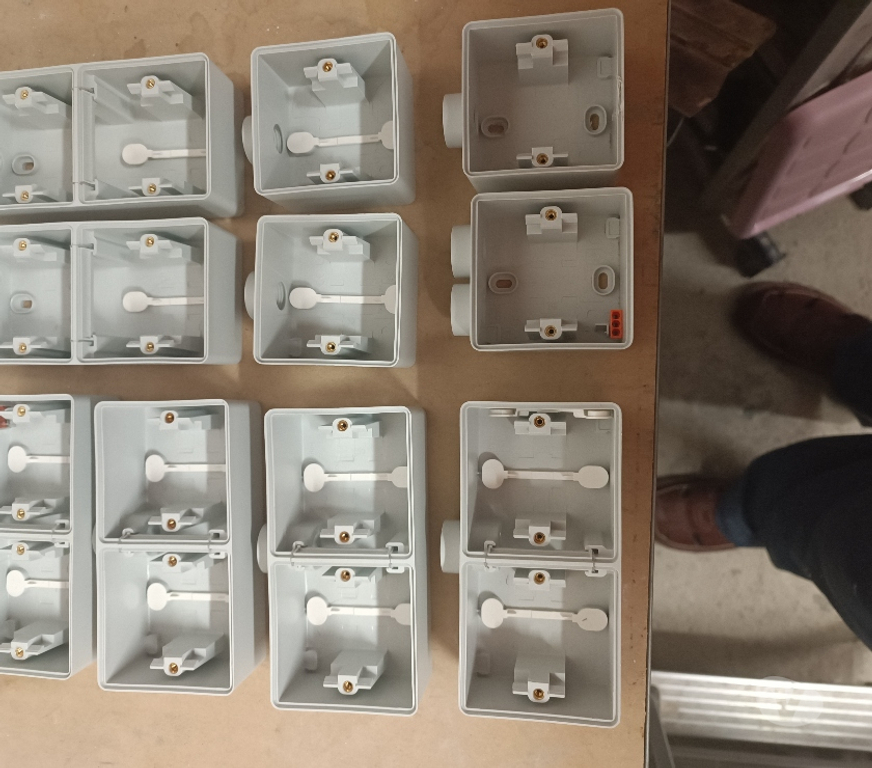  La Louvière - Photos Vivastreet Matériel électrique étanche