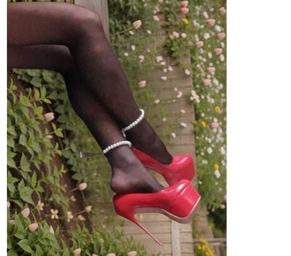 Rencontre gay - Photos Vivastreet échange avec personne et couple qui aime bas et mini-jupes