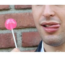 Bouche gourmande pour ta jeune bite