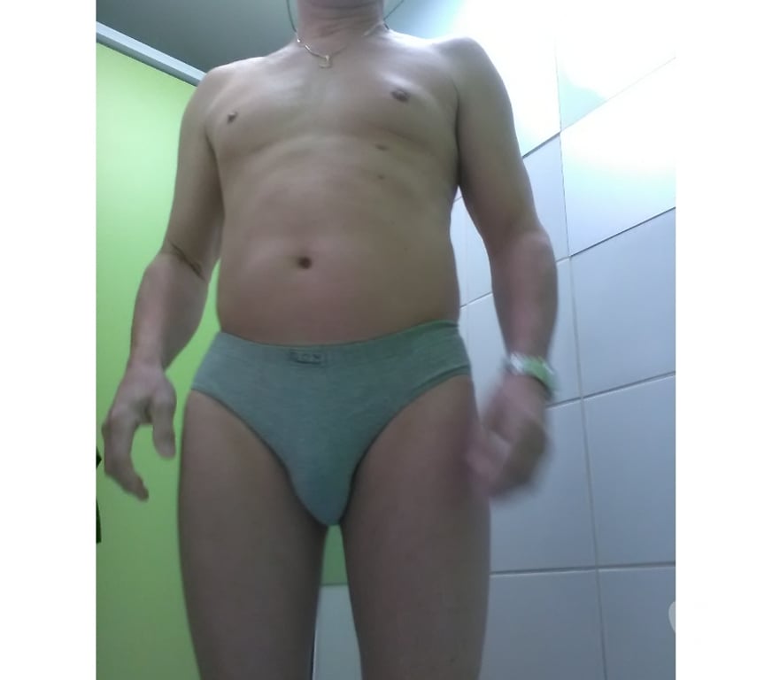 Gay Fontaine-l'Evêque Fontaine-l'Evêque-Centrum - Photos Vivastreet toilette et urinoir humain