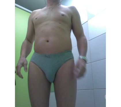 Rencontre gay Fontaine-l'Evêque-Centrum Fontaine-l'Evêque - Photos Vivastreet toilette et urinoir humain