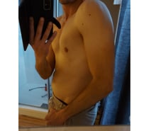 Mec chaud reçoit mecs actifs chauds