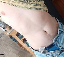 Jeune homme bien membré prêt a vous satisfaire 😘