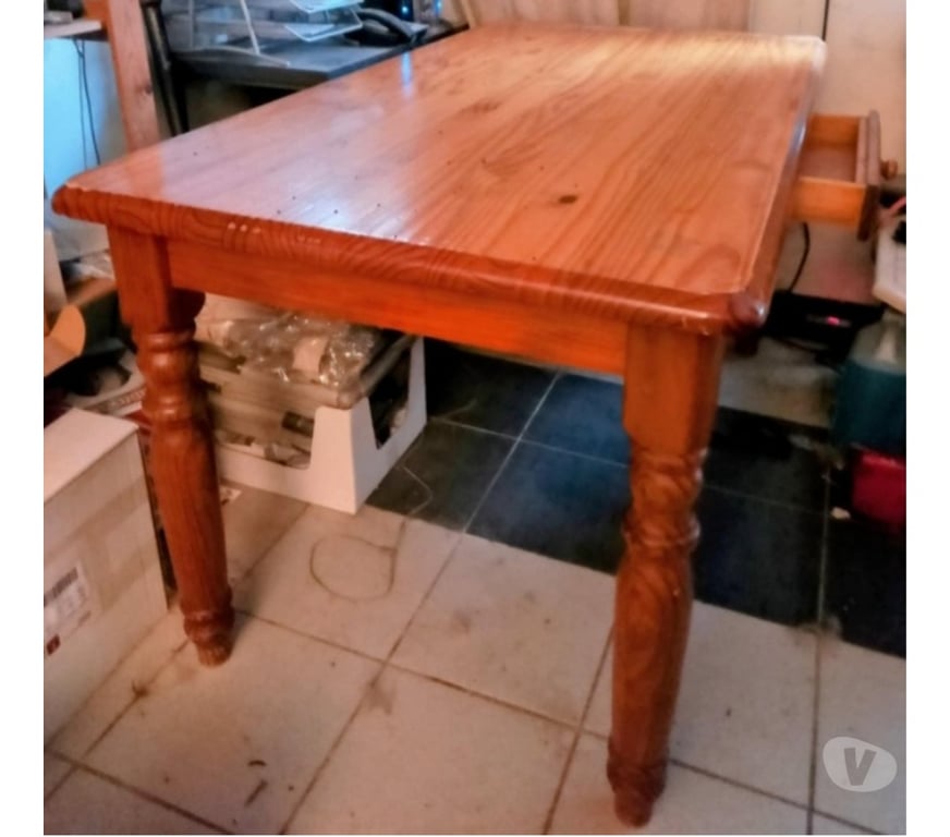 Meubles & Décoration Paliseul Fays-les-Veneurs - Photos Vivastreet table en pin avec deux chaises en rotin